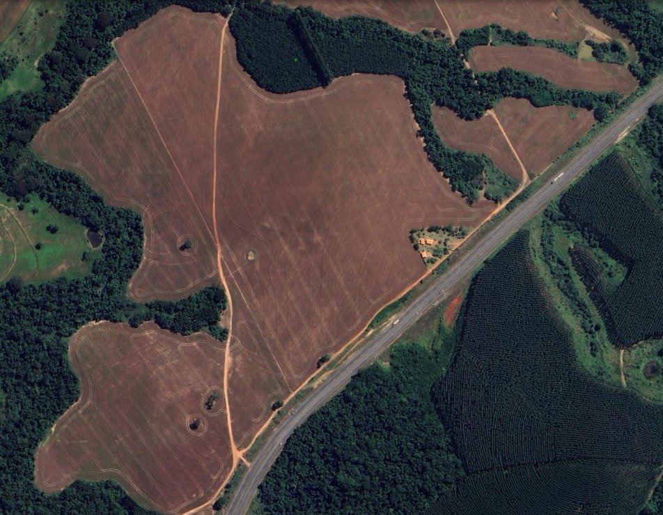 Fazenda com testada para a SP-127 · 52,5 alqueires